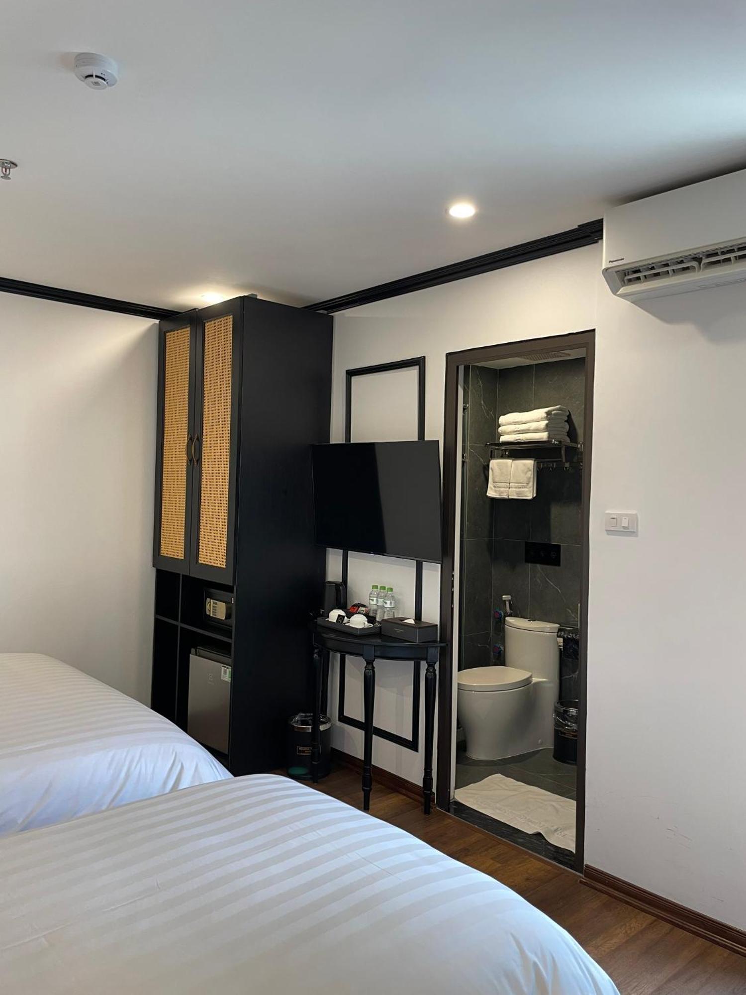 Aquarius Premium Hotel Hanoi Exterior photo